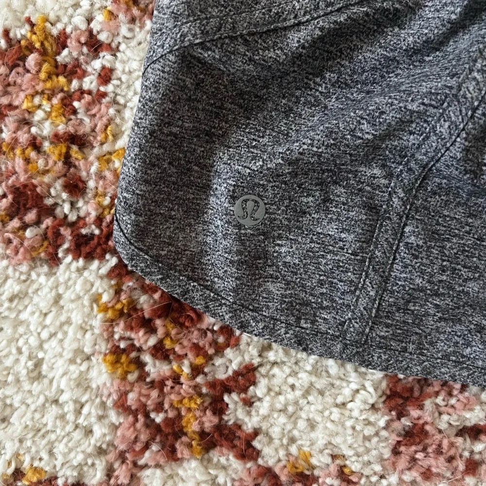 Lululemon tracker shorts 4in - Picture 4 of 5